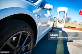 Шины Michelin На Tesla Model 3 — стоковые фотографии и другие картинки Мишлен - Мишлен, Шина - часть транспортного средства, Электромобиль - Зелёная машина